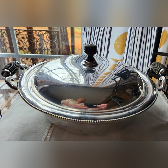 MIDDLETOWN QUADRUPLE PLATED SILVER TUREEN - Picture 5 of 5